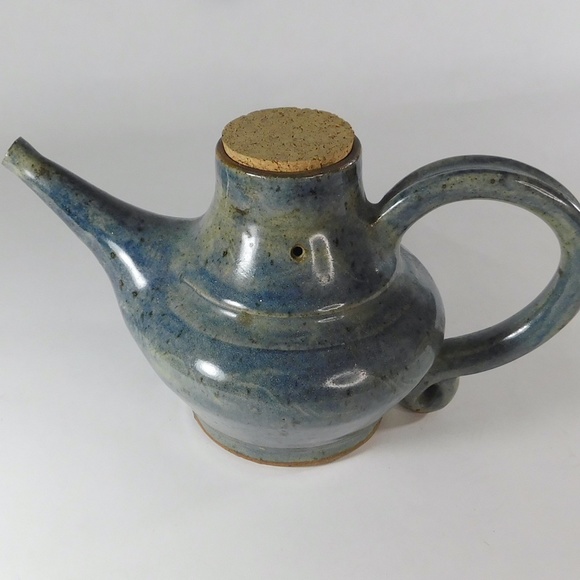 Artisan Handmade Stoneware Oil Vessel w Spout and Handle Tea or Coffee - Signed - Picture 8 of 10